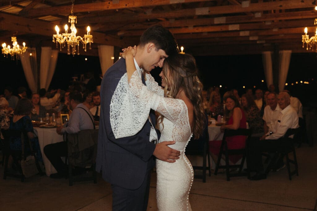 wedding couple first dance