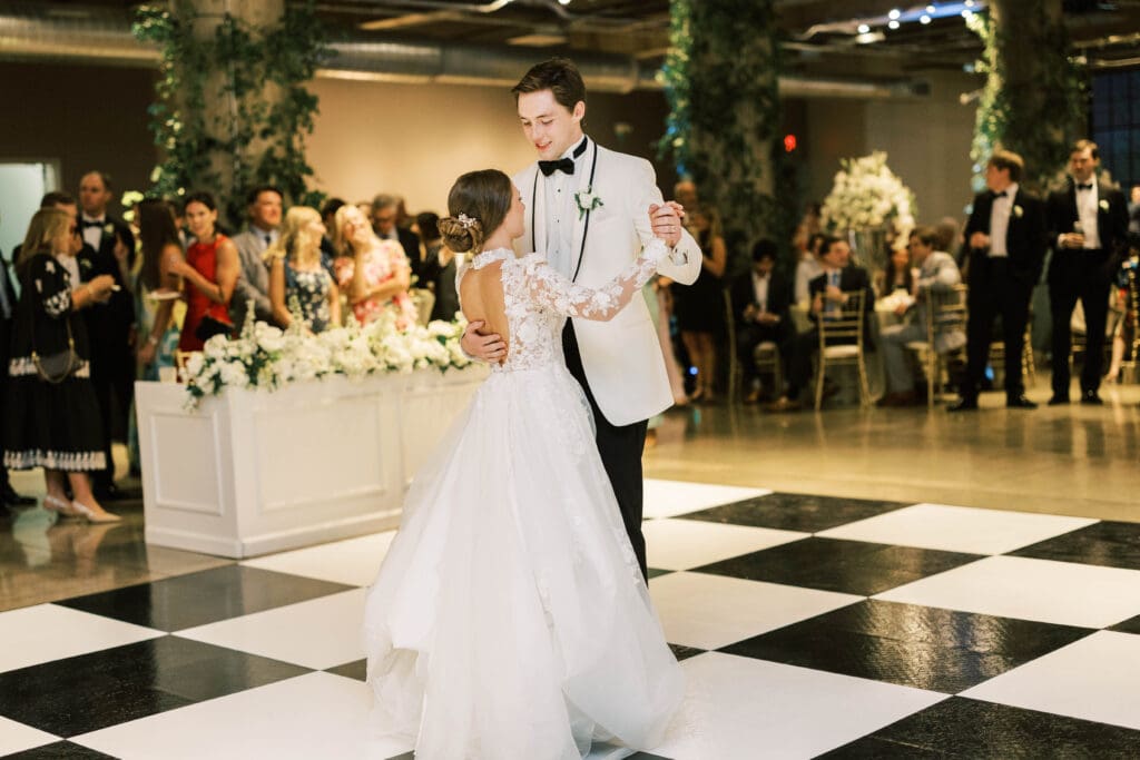 wedding couple first dance