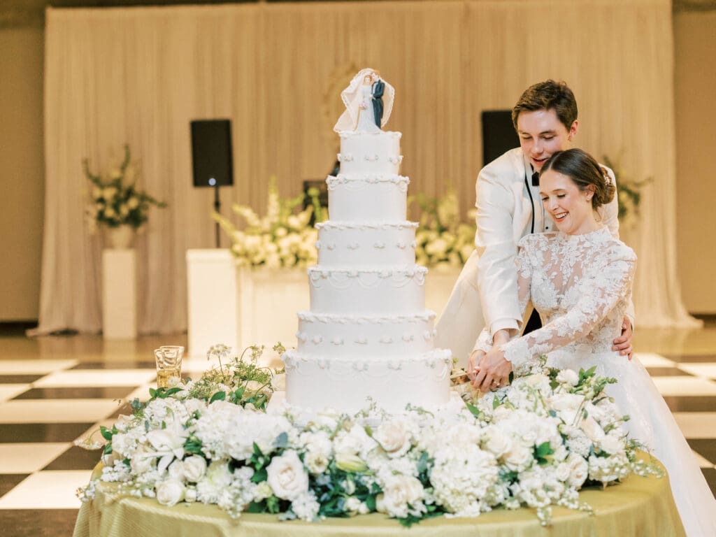 wedding couple cutting cake