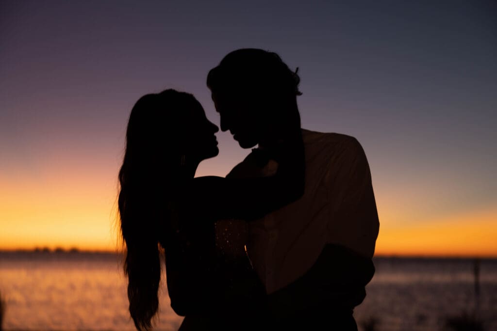 wedding couple silhouette 