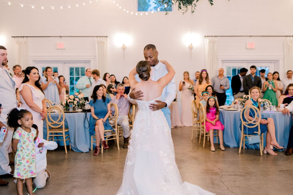 wedding couple first dance