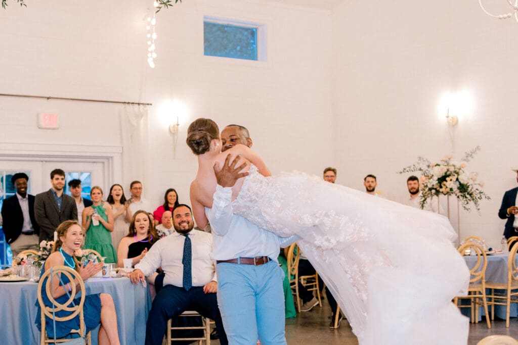 wedding couple first dance